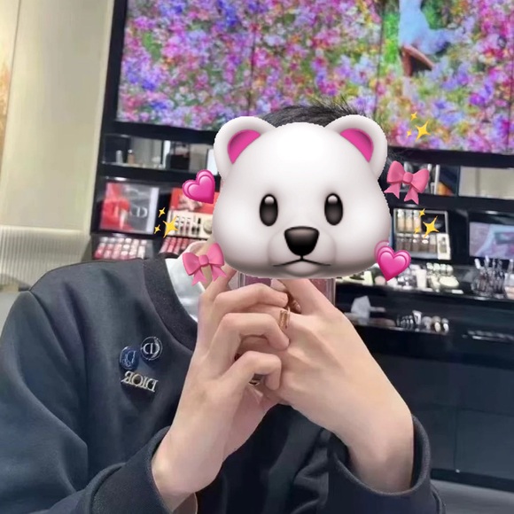 Dior beauty gift Pin badge Set of 4 Brooch - Picture 3 of 8